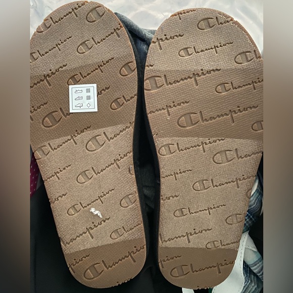 Champion slippers - Picture 2 of 2